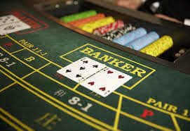 Layar mini-game bonus Diamond Empire dengan pilihan hadiah interaktif